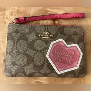NWOT COACH Signature coated canvas/leather heart “Good Times” zip wristlet